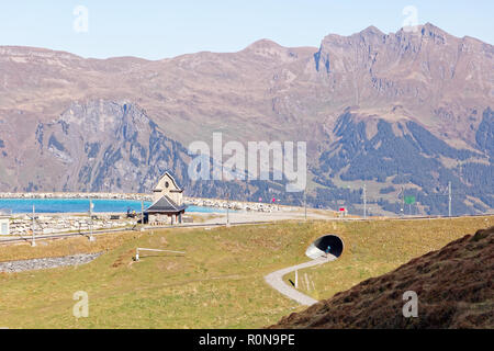 Bahnhof und Fallboden Fallboden Fallbodensee (See) am Fallboden, Jungfrau Region, Schweiz Stockfoto