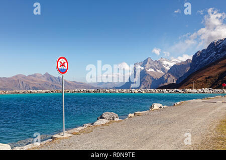 Blick auf die Eigernordwand (Eiger Nordwand) und Wetterhorn massiv aus Fallboden station und Fallboden Fallbodensee (See) - Fallboden, Jungfrau Region, S Stockfoto