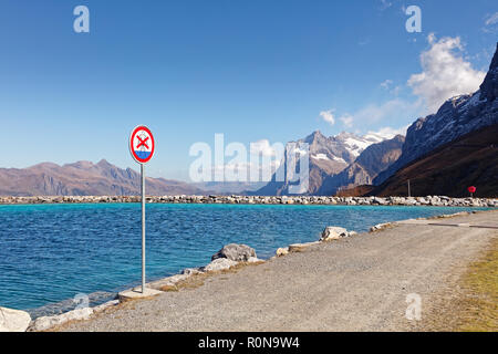 Blick auf die Eigernordwand (Eiger Nordwand) und Wetterhorn massiv aus Fallboden station und Fallboden Fallbodensee (See) - Fallboden, Jungfrau Region, S Stockfoto