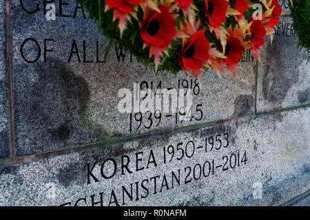 CHARLOTTETOWN, PE, KANADA - DEC. 8, 2017: Inschrift auf einer kanadischen War Memorial. Stockfoto