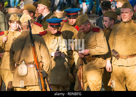 Lemberg, Ukraine - August, 14, 2018: Militärische historische Rekonstruktion ist der Jahrestag der Gründung der Ukrainischen Aufstandsarmee gewidmet. Stockfoto