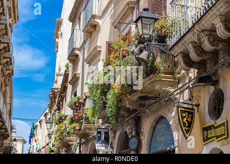 Architektonische Details. Ortigia. Kleine Insel, die das historische Zentrum der Stadt Syrakus, Sizilien. Italien. Stockfoto