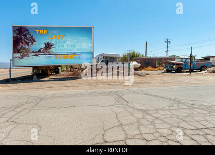 Hinweistafel auf dem Weg nach Bombay Beach, Kalifornien, USA Stockfoto