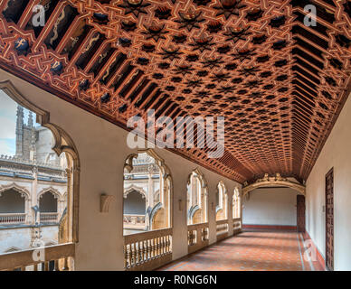 Mudejar Decke im oberen Kreuzgang des Klosters San Juan de los Reyes, Toledo, Kastilien-La Mancha, Spanien Stockfoto