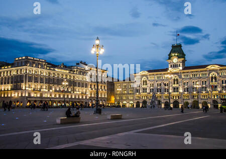 Rathaus von Triest, die vielseitige Arbeit von Giuseppe Bruni (1872 - 1875). Das Gebäude steht auf dem Hauptplatz der Stadt Triest - Piazza Unità d'Italia Stockfoto