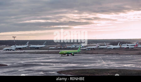 Flugzeuge am Flughafen Stockfoto