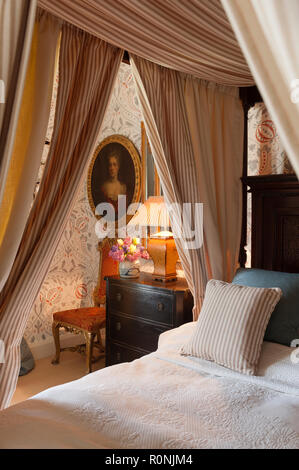 Himmelbett im Carlton Towers in Yorkshire. Stockfoto