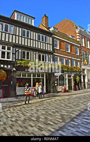 Befindet sich der Marktplatz, die Druiden Kopf ist ein Klasse 2 aufgeführten Pub, stammt aus dem frühen 16. Jahrhundert. Kingston upon Thames, London, England Stockfoto