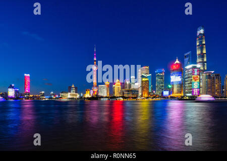 City Skyline bei Nacht, Shanghai, China Stockfoto
