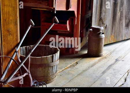 Alte Geräte am Hancock Shaker Village Museum in der Nähe von Pittsfield MA, USA Stockfoto