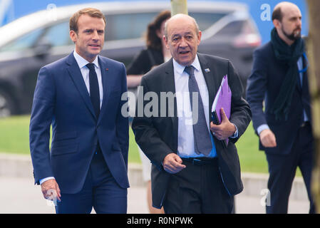 12.07.2018. Brüssel, Belgien. Emmanuel Längestrich, Präsident von Frankreich und Jean-Yves Le Drian, Minister für Europa- und Außenpolitik während des NATO-Gipfels Stockfoto