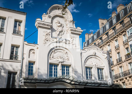 Paris, Frankreich, 6. Oktober 2018: die architektonischen Details des bekannten Elysee Montmartre Theater im Herzen des Bezirkes auf einen Tag fallen Stockfoto