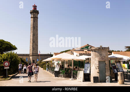 Saint-Clement-en-Ré, Frankreich. Der Leuchtturm Phare des Baleines, einer der Leuchttürme der Ile de Re Insel in der Bucht von Biskaya Stockfoto