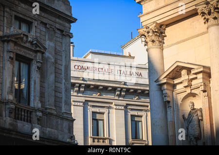 Mailand, Italien - 3. November 2017: Detail der Fassade des Italienischen Commercial Bank in der Nähe der Scala Platz im Zentrum von Mailand Stockfoto