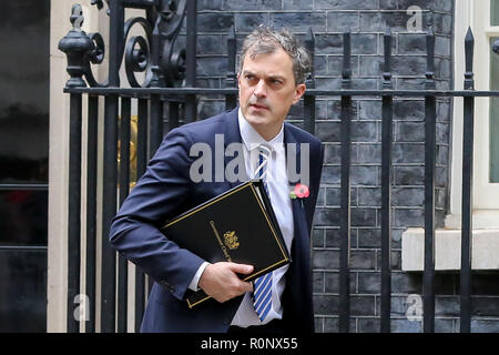 Julian Smith, Parlamentarischer Staatssekretär des Finanzministeriums (Geschäftsführer) Abfahrt von Downing Street Nr.10 nach der Teilnahme an der wöchentlichen Kabinettssitzung. Stockfoto