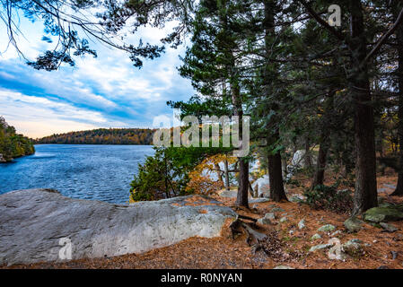 Herbst auf dem Lake Minnewaska State Park, New York Stockfoto