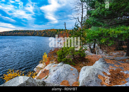 Herbst auf dem Lake Minnewaska State Park, New York Stockfoto