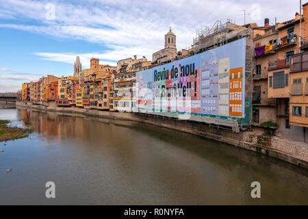 Rio Onyar Ciudad Vieja, der Altstadt mit den bunten Häusern, Girona, Katalonien, Spanien Stockfoto