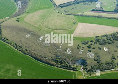 Chalk militärische Abzeichen und Chisenbury Camp univallate hillfort, Fovant, Wiltshire, 2015. Schöpfer: Historisches England Fotograf. Stockfoto