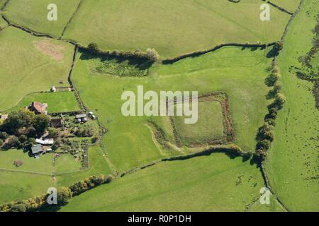 Mittelalterliche Wasserschloss Ort und angrenzenden Hythe, Lowden Farm, Kent, 2017. Schöpfer: Historisches England Fotograf. Stockfoto