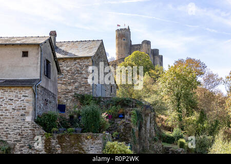 Najac, offiziell als eines der schönsten Dörfer Frankreichs", ist etwa 20 Kilometer südlich von in der Aveyron. Stockfoto