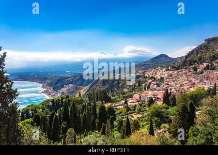 Taormina. Taormina ist das Reiseziel in Sizilien seit dem 19. Jahrhundert. Taormina, Sizilien, Italien. Stockfoto