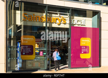 Sainsbury's lokalen Storefront in Cambridge, England, Großbritannien Stockfoto