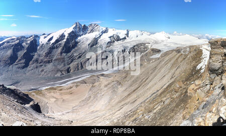 Panoramablick auf dem höchsten Berg Österreichs der Großglockner mit rückläufigen Pasterze Glacier und Gamsgrube, Nationalpark Hohe Tauern Stockfoto