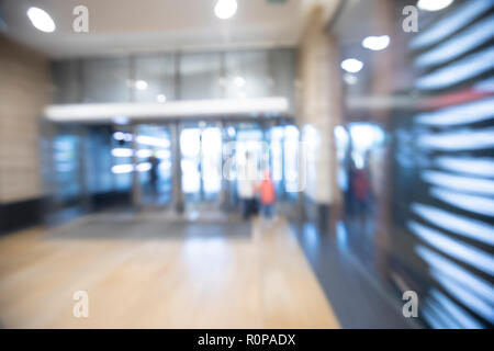 Abstrakte verschwommenes Bild der Shopping Mall und der Bevölkerung für die Hintergrund Nutzung Stockfoto
