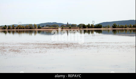 See Reflexionen, Lac de Jouarres, Aude, Frankreich Stockfoto