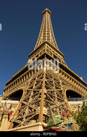 LAS VEGAS, NV, USA - 12. Sptember 2018: Downtown, Las Vegas Strip, tagsüber. Sehenswürdigkeiten, Hotels, Casinos, Brunnen, Eiffelturm. Stockfoto