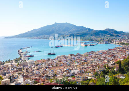 Blick auf Zakynthos Stadt, Hauptstadt der Insel Zakynthos im Ionischen Meer in Griechenland. Zakynthos ist ein beliebtes Ferienziel. Stockfoto