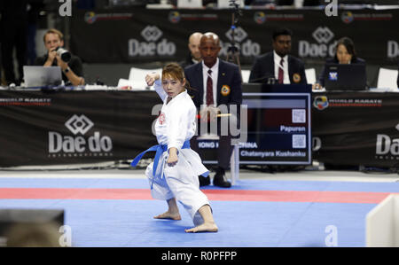 Madrid, Madrid, Spanien. 6 Nov, 2018. Lau Mo Sheung Gnade aus Hong Kong China in Aktion während der Frauen Karate Kata Wettbewerb des 24. Karate Weltmeisterschaften im WiZink Center sport Halle in Madrid gesehen. Credit: Manu Reino/SOPA Images/ZUMA Draht/Alamy leben Nachrichten Stockfoto