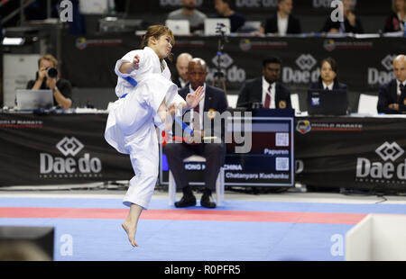 Madrid, Madrid, Spanien. 6 Nov, 2018. Lau Mo Sheung Gnade aus Hong Kong China in Aktion während der Frauen Karate Kata Wettbewerb des 24. Karate Weltmeisterschaften im WiZink Center sport Halle in Madrid Credit gesehen: Manu Reino/SOPA Images/ZUMA Draht/Alamy leben Nachrichten Stockfoto