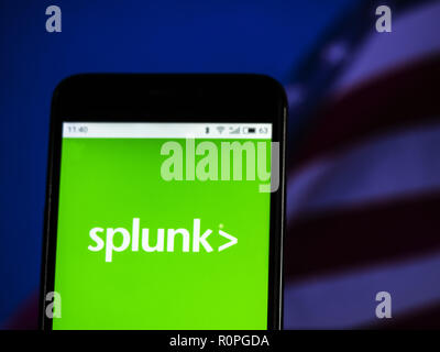 Kiew, Ukraine. 6 Nov, 2018. Splunk Inc. Logo auf dem Smartphone angezeigt. Splunk Inc. ist ein US-amerikanisches multinationales Unternehmen, die Software für die Suche, Überwachung und Analyse von Computer-generierten Big Data, über eine Web-Oberfläche. Quelle: Igor Golovniov/SOPA Images/ZUMA Draht/Alamy leben Nachrichten Stockfoto