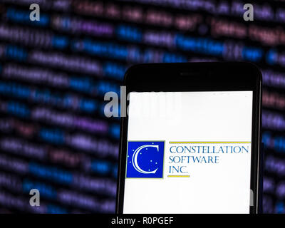 Kiew, Ukraine. 6 Nov, 2018. Constellation Software Firmenlogo auf dem Smartphone angezeigt. Constellation Software ist ein diversifiziertes Unternehmen. Quelle: Igor Golovniov/SOPA Images/ZUMA Draht/Alamy leben Nachrichten Stockfoto