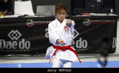 Madrid, Madrid, Spanien. 6 Nov, 2018. Lau Mo Sheung Gnade aus Hong Kong China in Aktion während der Frauen Karate Kata Wettbewerb des 24. Karate Weltmeisterschaften am WiZink Center sport Halle in Madrid gesehen. Credit: Manu Reino/SOPA Images/ZUMA Draht/Alamy leben Nachrichten Stockfoto