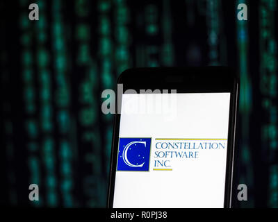 Kiew, Ukraine. 6 Nov, 2018. Constellation Software Firmenlogo auf dem Smartphone angezeigt. Constellation Software ist ein diversifiziertes Unternehmen. Quelle: Igor Golovniov/SOPA Images/ZUMA Draht/Alamy leben Nachrichten Stockfoto