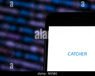 Kiew, Ukraine. 6 Nov, 2018. Catcher Technology Co Ltd. Logo auf dem Smartphone angezeigt. Catcher Technology ist ein Hersteller von Computer und Kommunikationselektronik Credit: Igor Golovniov/SOPA Images/ZUMA Draht/Alamy leben Nachrichten Stockfoto