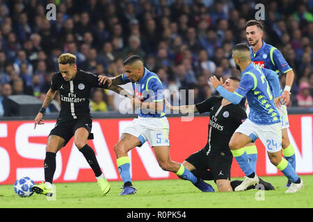 Napoli, Kampanien, Italien, 2018-11-06, UEFA Champions League SSC Neapel - Paris Saint Germain in Bildern Allan und Neymar Credit: Antonio Balasco/Alamy leben Nachrichten Stockfoto