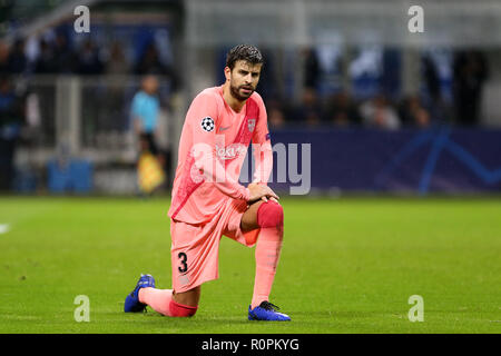 Mailand, Italien. 6. November 2018. Gerard Piquè des FC Barcelona in der UEFA Champions League Gruppe B Spiel zwischen FC Internazionale und FC Barcelona. Credit: Marco Canoniero/Alamy leben Nachrichten Stockfoto