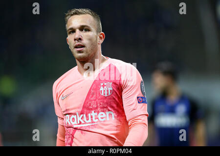 Mailand, Italien. 6. November 2018. Arthur von FC Barcelona während der Uefa Champions League Gruppe B Spiel zwischen FC Internazionale und FC Barcelona. Credit: Marco Canoniero/Alamy leben Nachrichten Stockfoto