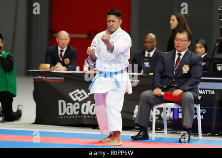 Madrid, Spanien. 6 Nov, 2018. Ryo Kiyuna (JPN) Karate: Ryo Kiyuna von Japan durchführen Männlich Kata einzelnen 4. Runde in der "Wkf 24 Karate Weltmeisterschaft Madrid 2018' an der WiZink Zentrum in Madrid, Spanien. Credit: mutsu Kawamori/LBA/Alamy leben Nachrichten Stockfoto