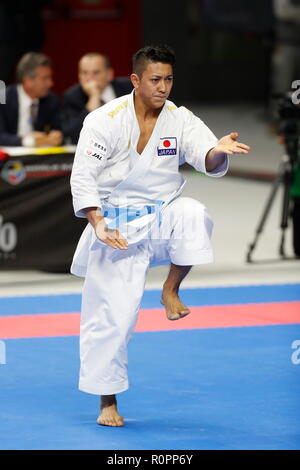 Madrid, Spanien. 6 Nov, 2018. Ryo Kiyuna (JPN) Karate: Ryo Kiyuna von Japan durchführen Männlich Kata einzelnen 4. Runde in der "Wkf 24 Karate Weltmeisterschaft Madrid 2018' an der WiZink Zentrum in Madrid, Spanien. Credit: mutsu Kawamori/LBA/Alamy leben Nachrichten Stockfoto