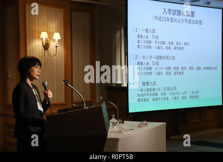 Tokio, Japan. 7 Nov, 2018. Tokyo Medical University Präsident Yukiko Hayashi spricht wie der Universität vergehen in die Aufnahmeprüfung in Tokio am Mittwoch, 7. November 2018 hatte. Die medizinische Schule abgezogen Prüfung Kerben für weibliche Bewerber. Credit: Yoshio Tsunoda/LBA/Alamy leben Nachrichten Stockfoto