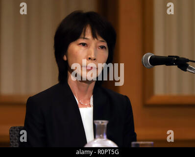 Tokio, Japan. 7 Nov, 2018. Tokyo Medical University Präsident Yukiko Hayashi spricht wie der Universität vergehen in die Aufnahmeprüfung in Tokio am Mittwoch, 7. November 2018 hatte. Die medizinische Schule abgezogen Prüfung Kerben für weibliche Bewerber. Credit: Yoshio Tsunoda/LBA/Alamy leben Nachrichten Stockfoto