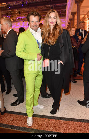 Berlin, Deutschland. 05 Nov, 2018. Michael von Hassel und Alexandra Kamp bei der VDZ Verlage Nacht 2018 in der Telekom Repräsentanz. Berlin, 05.11.2018 | Verwendung der weltweiten Kredit: dpa/Alamy leben Nachrichten Stockfoto