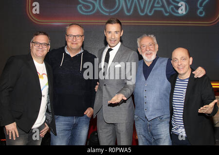 Hamburg, Deutschland. 05 Nov, 2018. Elton, Oliver Welke, Kai Pflaume, Dieter Hallervorden und Bernhard Hoecker bei der Aufzeichnung der ARD-Quizshow "Wer weiß denn sowas? XXL" im Studio Hamburg. Hamburg, 05.11.2018 | Verwendung der weltweiten Kredit: dpa/Alamy leben Nachrichten Stockfoto