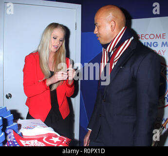 New York, NY, USA. 06 Nov, 2018. Tomi Lahren hosts Fox Nation Wahl Erfahrung Zelt mit einer Vorschau für ein neues Abonnement Service bei Fox Plaza in New York City on November 06, 2018. Credit: Rw/Medien Punch/Alamy leben Nachrichten Stockfoto