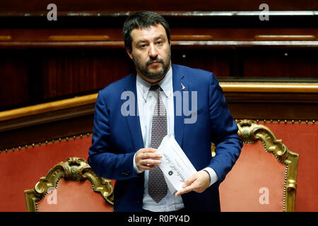 Rom, Italien. 7. Nov 2018. Matteo Salvini Rom 7. November 2018. Senat. Vertrauen Abstimmung über Sicherheit Dekret. Foto Samantha Zucchi Insidefoto Credit: insidefoto Srl/Alamy leben Nachrichten Stockfoto